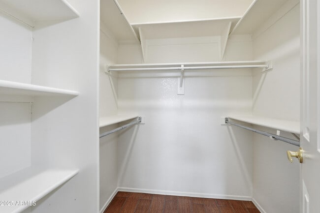 Building Photo - 2059 E Huron Ct