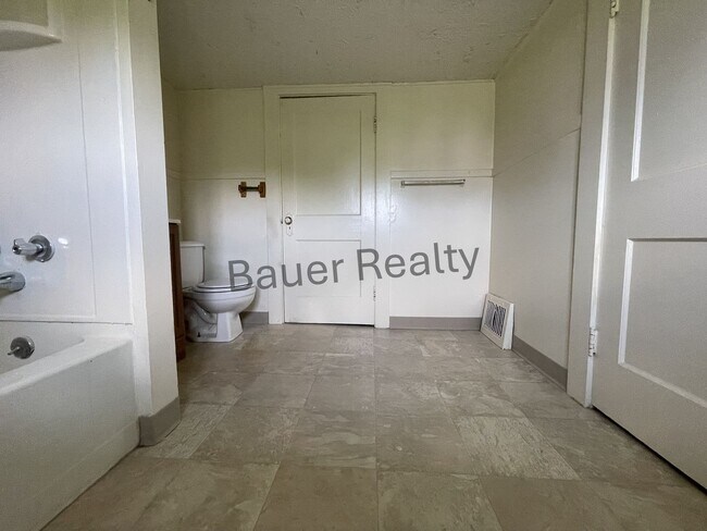 Building Photo - tb200h