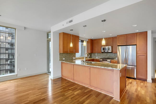 Building Photo - 10650 NE 9th Pl