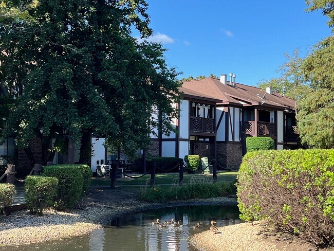 Building Photo - 1607 Thames Ct