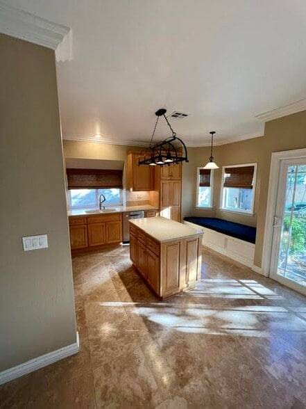 Building Photo - 10671 Champagne Rd