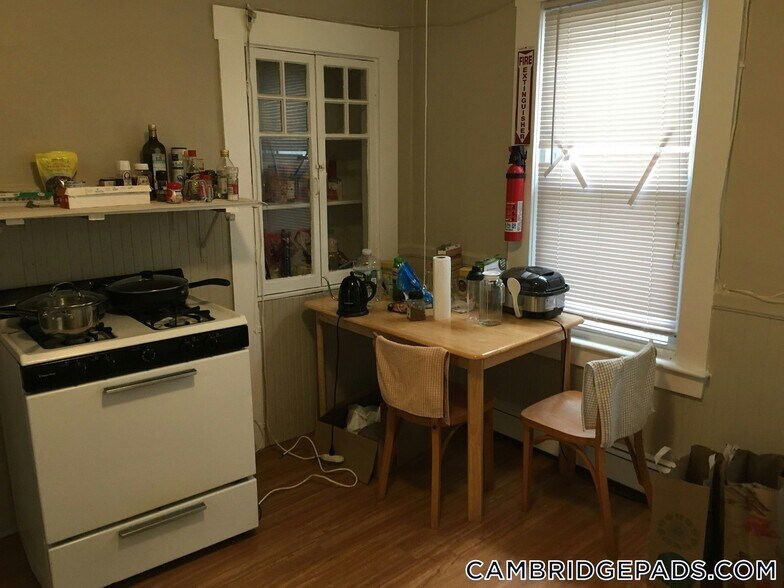 Building Photo - 357 Windsor St