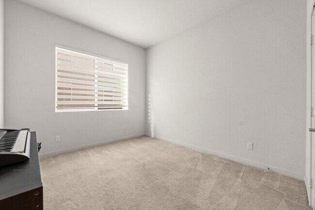 Building Photo - 2055 Bravo Loop