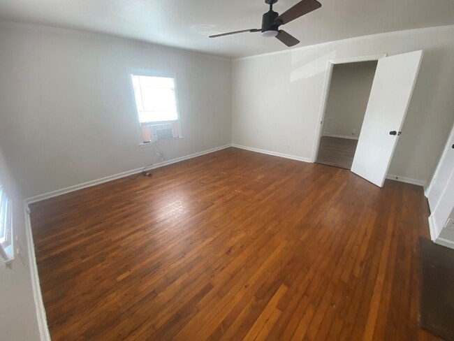 Building Photo - ! This charming one-bedroom oasis is now available, and it comes with a fantastic 2-year lease. D...