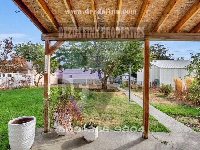 Building Photo - Newly Renovated Shadle Park Charmer Availa...