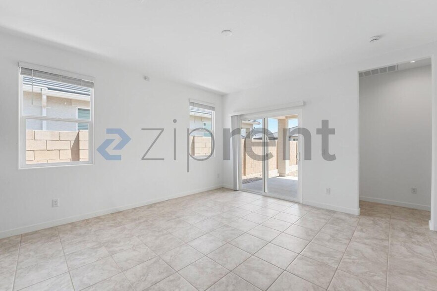 Building Photo - Unit