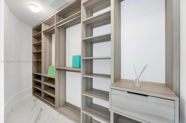 Building Photo - 5500 Island Estates Dr