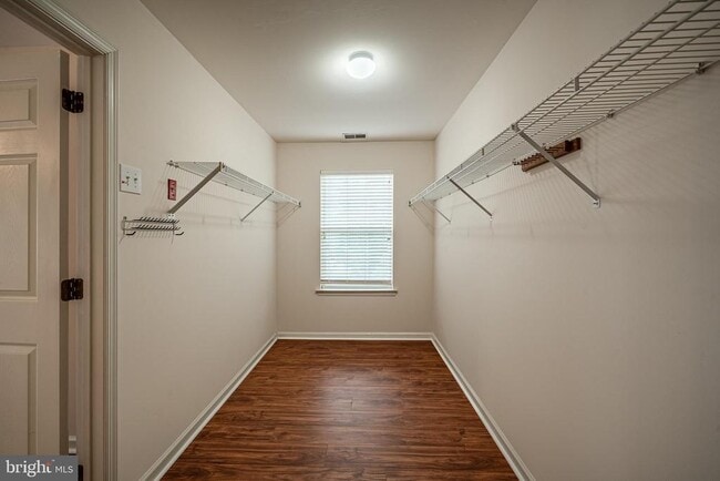 Building Photo - 129 Spur Ln