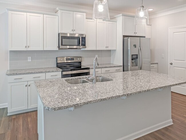 Building Photo - Spacious 3 Bed / 2.5 Bath Townhouse with Loft & 1-Car Garage