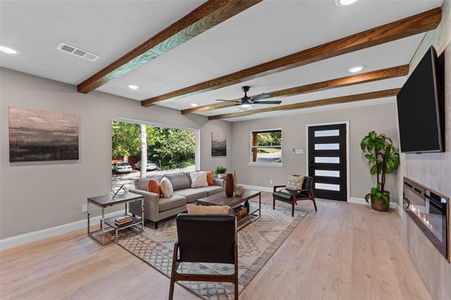 Building Photo - 1503 E Lakeview Dr