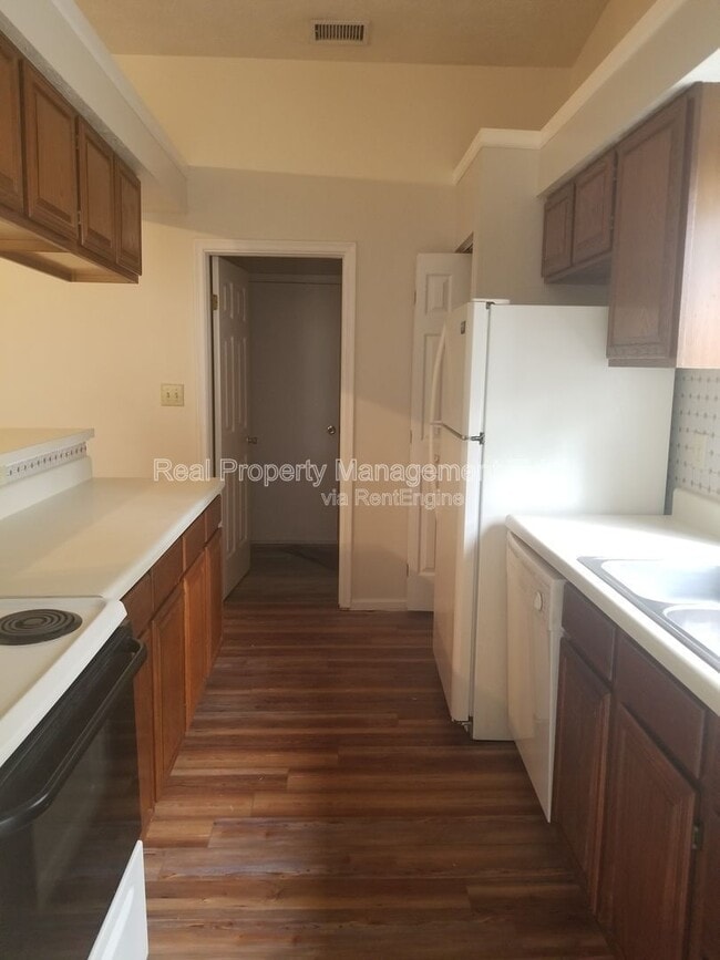 Building Photo - 467 Springmont Ct