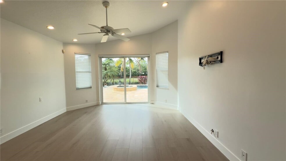 Building Photo - 3763 Oak Ridge Cir