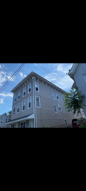 Building Photo - 168 Lloyd