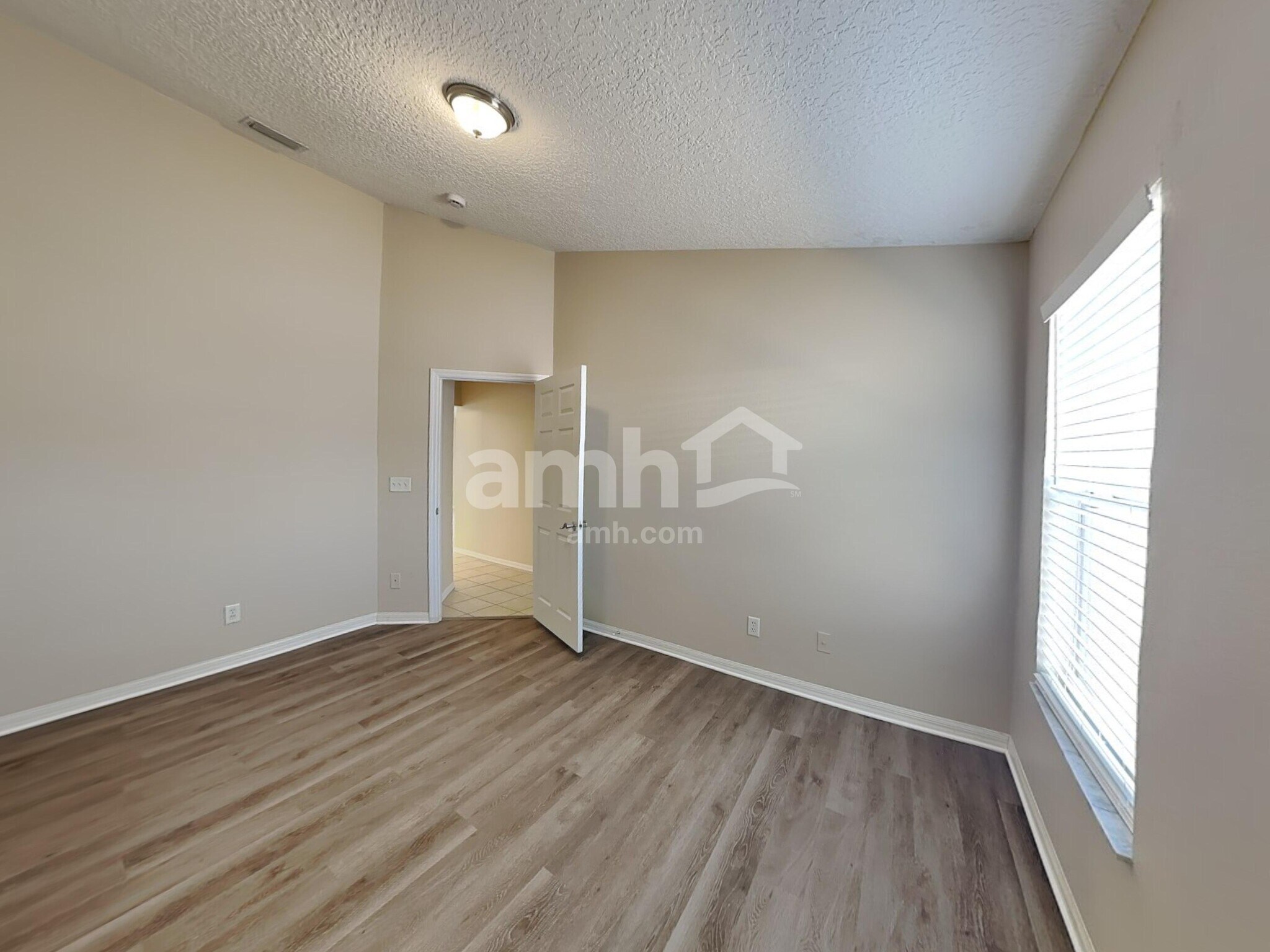 Building Photo - 2465 Saint Pauls Dr