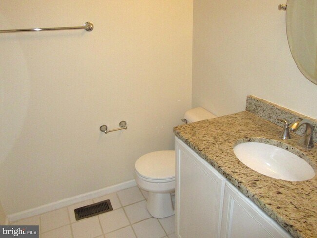 Building Photo - 525 Southampton Ln