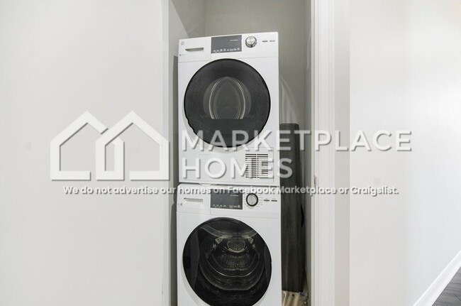 Building Photo - 525 W Lafayette Blvd