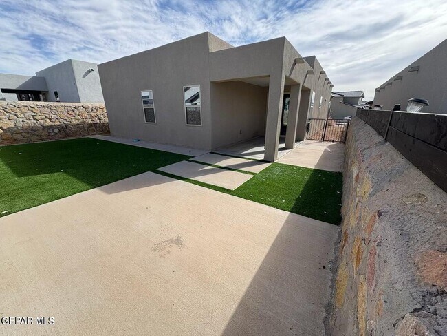 Building Photo - 12853 Clevedon St