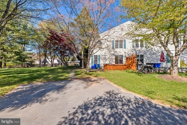 Building Photo - 39 Triple Crown Ct