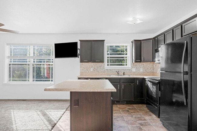 Building Photo - Modern 3-Bedroom Home Near Branson Landing – Available Now!