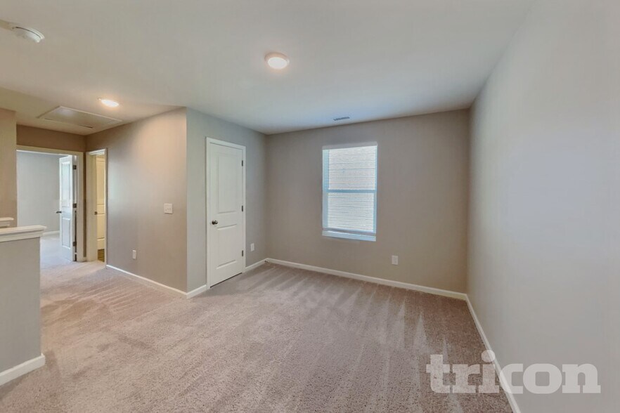Building Photo - 105 Mdw Vis Ln