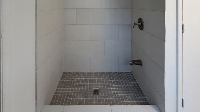 Building Photo - For Rent: 3+ BR, 3BA house. (Please speak with us before applying.)