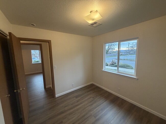 Building Photo - 1616 SW K St