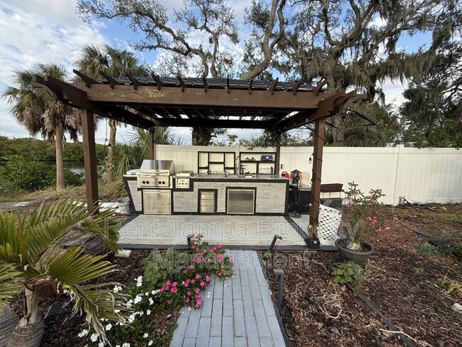 Building Photo - Neptune Drive - 1154 A