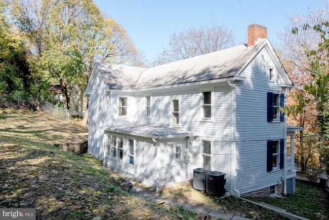 Building Photo - 401 Henry Clay St