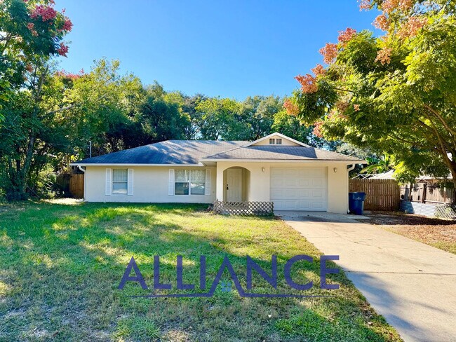 Building Photo - 546 Lancaster Ave