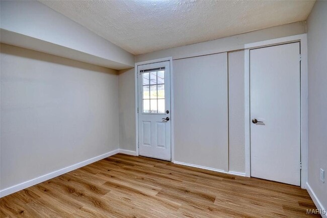 Building Photo - 825 Derhake Rd