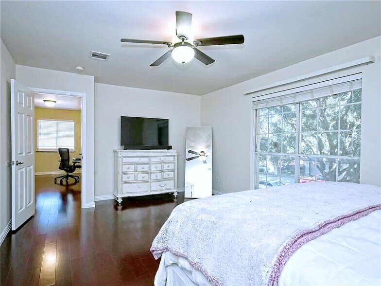 Master bed - 1806 Wallin Loop