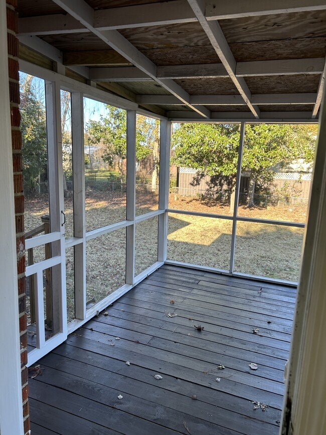 Building Photo - 702 62nd Ave N