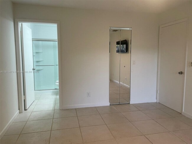 Building Photo - 449 Lakeview Dr