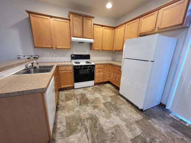 Building Photo - 3 Bed NE Pdx Home w/Gas Fireplace, Garage,...