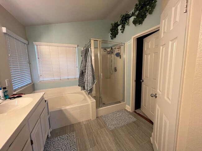 Building Photo - 40336 Cambridge St