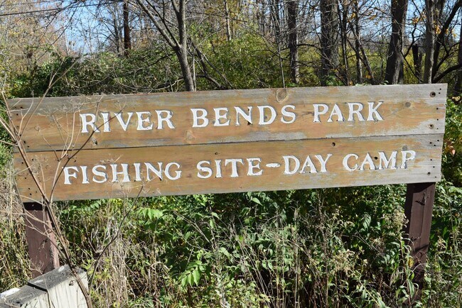 Building Photo - Shelby Township - 3 Bedroom, 2 Bath, End-Unit condo style w/Att Garage