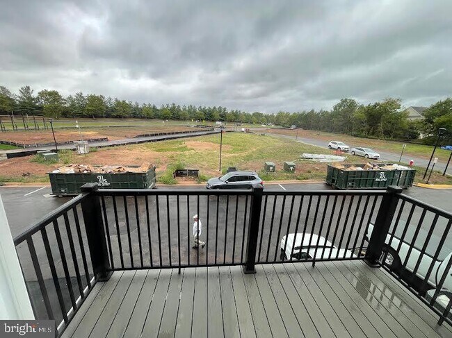 Building Photo - 43805 Middleway Ter