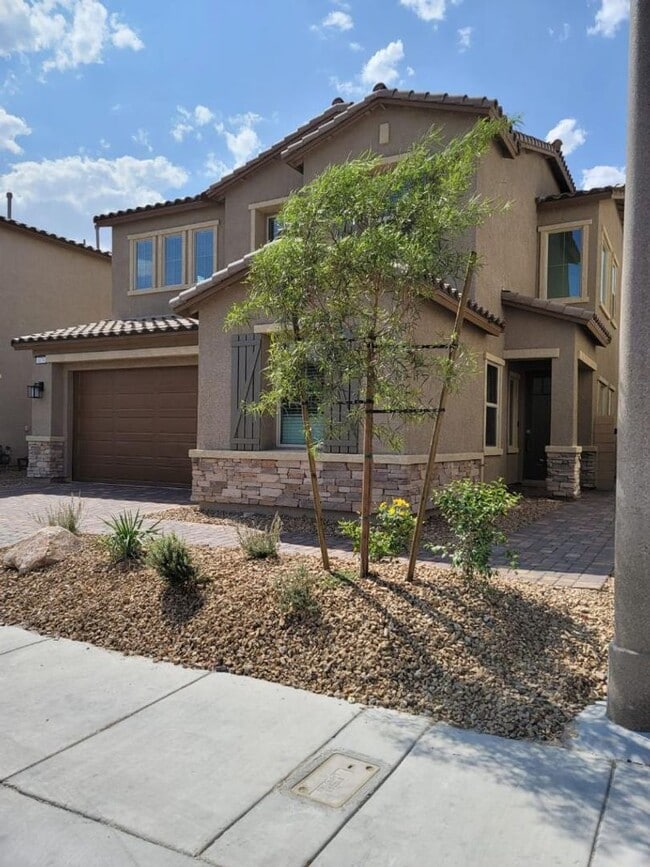 Building Photo - Skye Canyon 2 story home