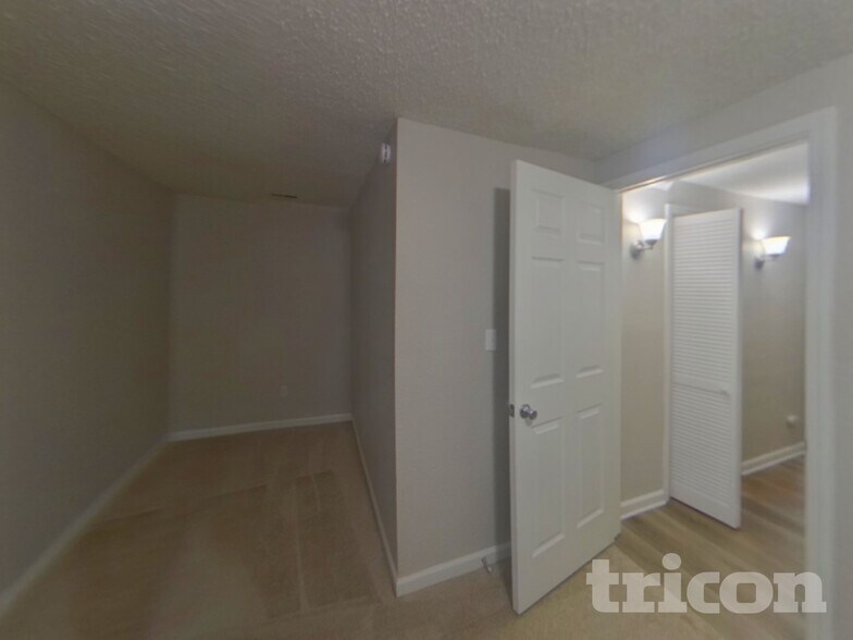 Building Photo - 3928 Smoke Tree Dr