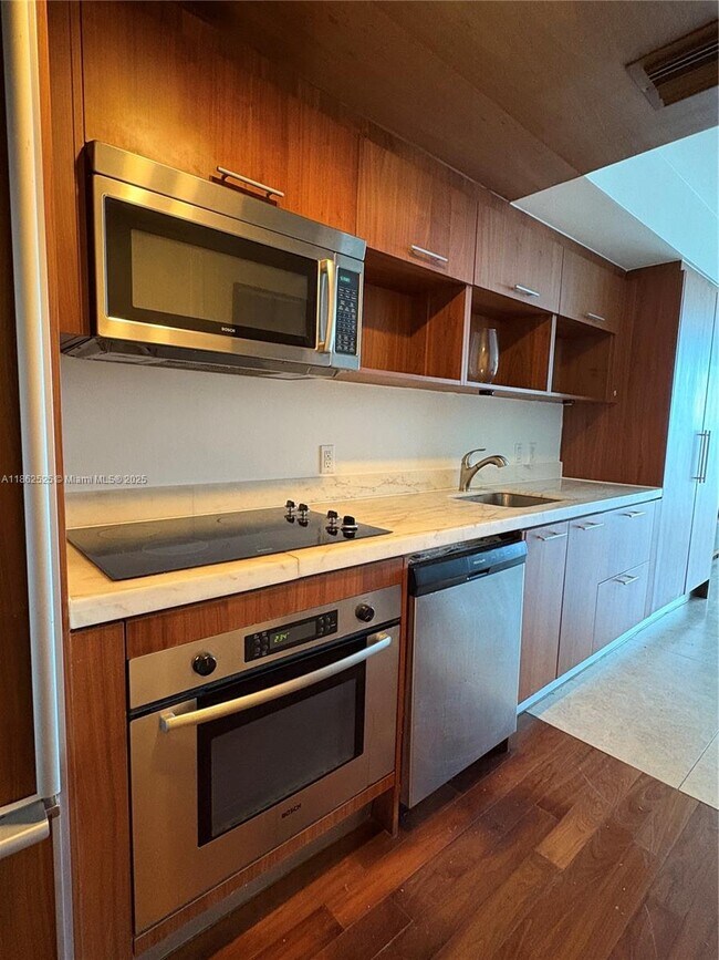 Building Photo - 50 Biscayne Blvd