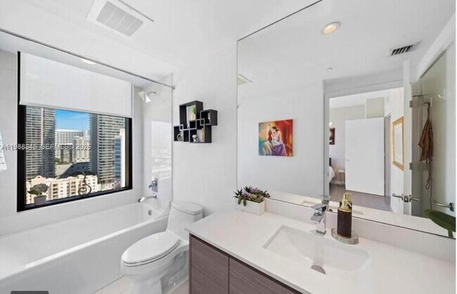 Building Photo - 460 NE 28th St