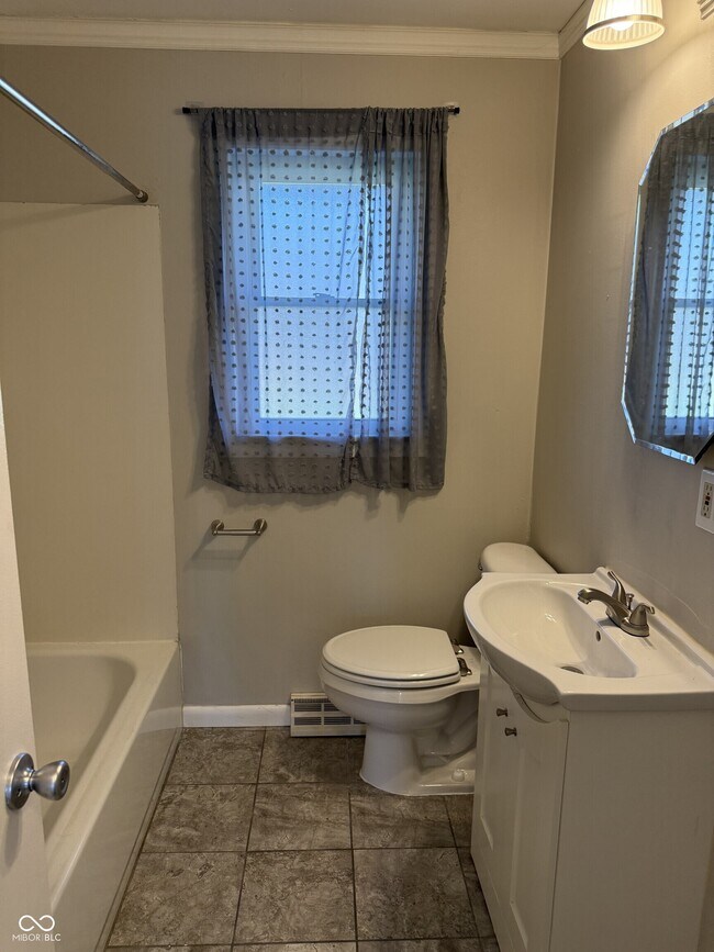 Building Photo - 209 Blairsden Ave