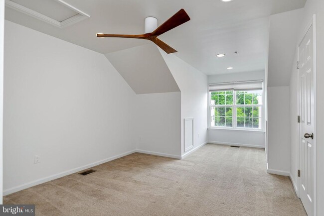 Building Photo - 12504 Rustic Rock Ln