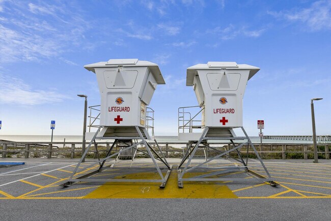 Building Photo - 4114 Holiday Dr