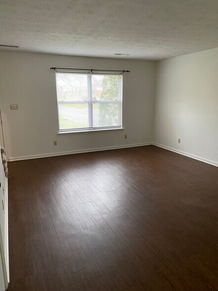 Building Photo - 516 Deer Lick Pl