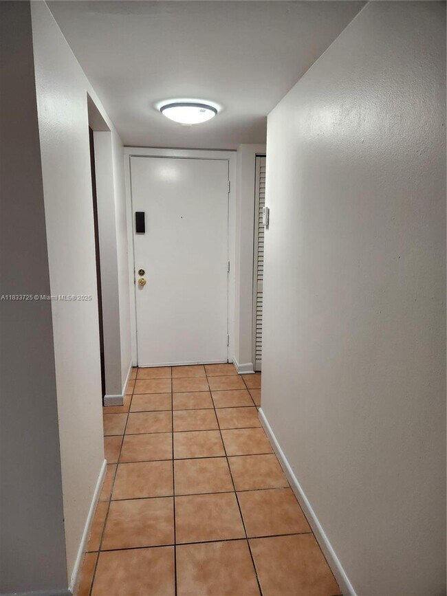 Building Photo - 10835 SW 112th Ave