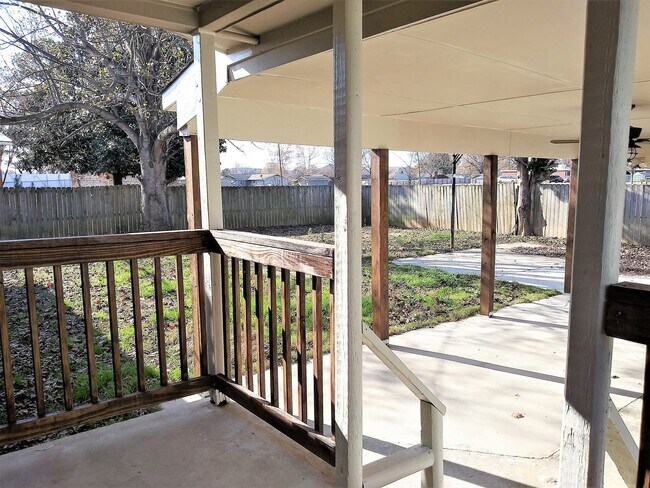 Building Photo - *5 Bedrooms & a Great Backyard!*  ~~~A_TRULY_FABULOUS_HOUSE~~~