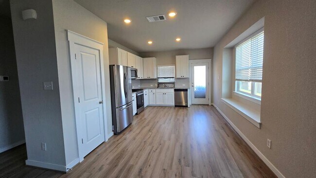 Building Photo - 602 Pearly Eye Dr