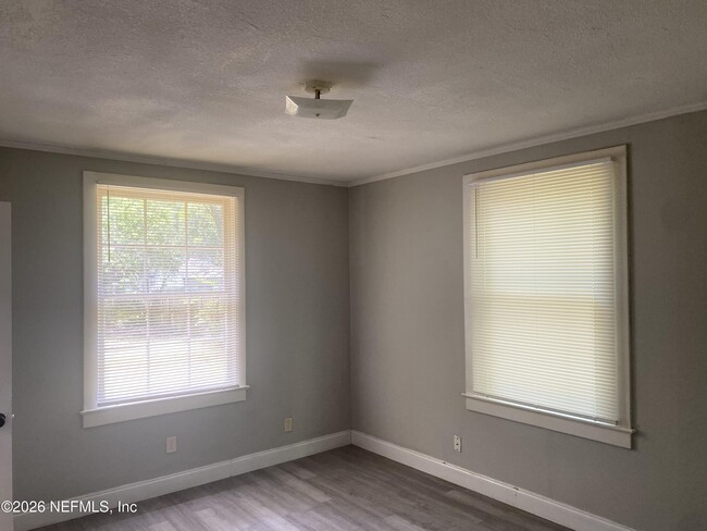 Building Photo - 2854 Wickwire St