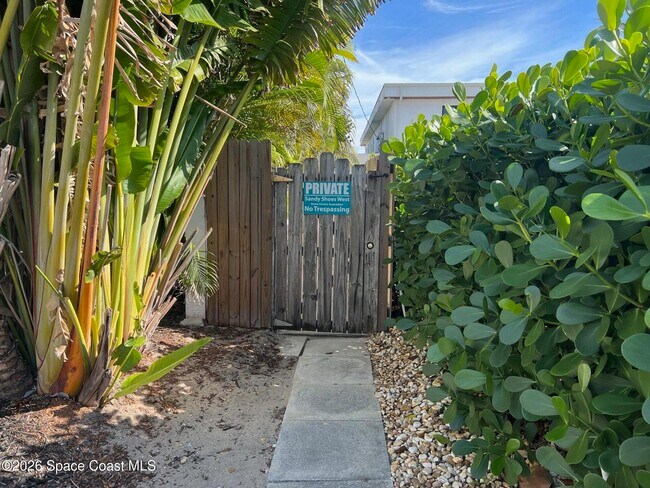 Building Photo - 160 Sandy Shoes Dr